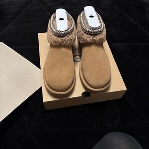 UGG Women's Tan Winter Boots with Fur Trim